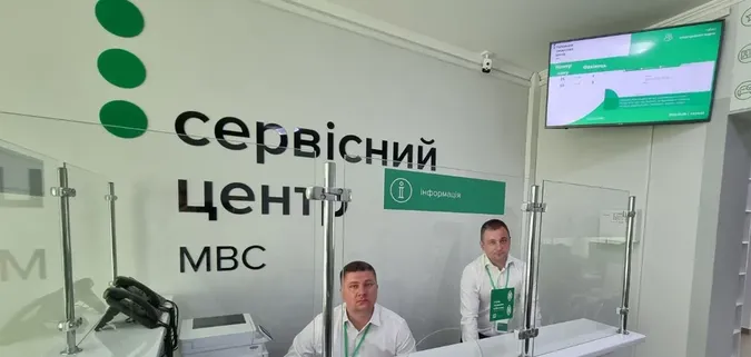 Українці масово кинулись перереєстровувати авто, в сервісних центрах – ажіотаж: чи всі встигнуть