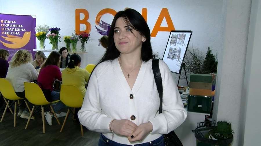 Терапія для душі: у Луцьку стартували безплатні курси флористики для жінок (фото, відео)