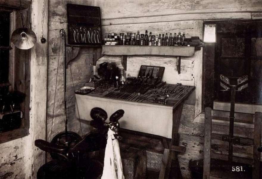 Стоматологічний кабінет с. Микуличі, Волинь, 1917 р.