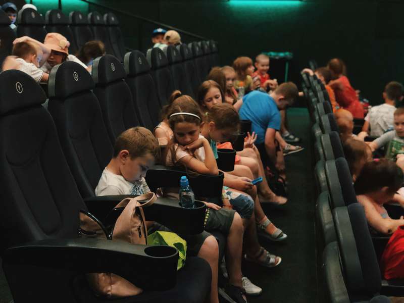 У кінотеатрі «Променя» показали мультфільм для 200 дітей*