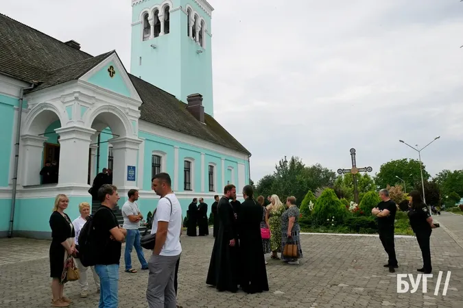 У Володимирі в «московських» попів закінчився договір оренди Успенського собору, але з'їжджати вони не поспішають