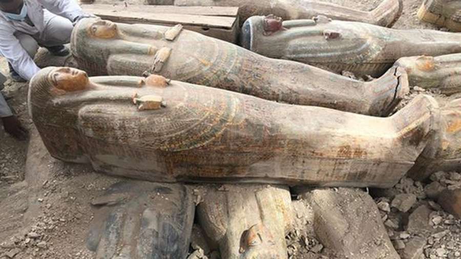 У Єгипті археологи знайшли 20 стародавніх саркофагів (фото)