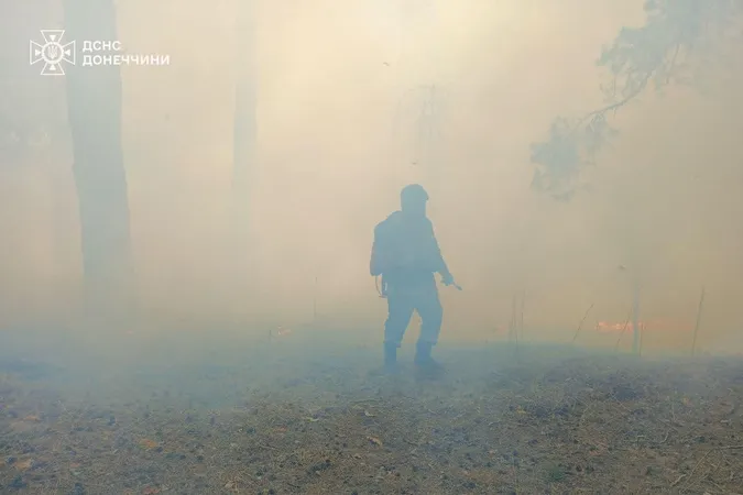 Волинські рятувальники потрапили під обстріл на Донеччині
