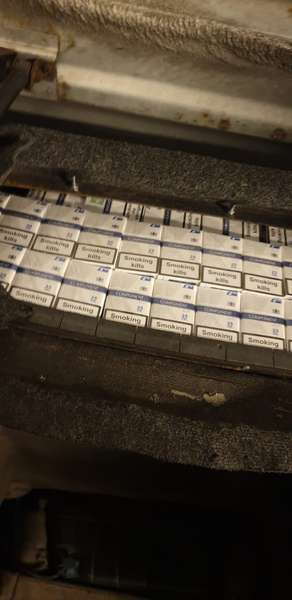 У волинянина на «Ягодині» вилучили «запаковану» сигаретами вантажівку (фото, відео)