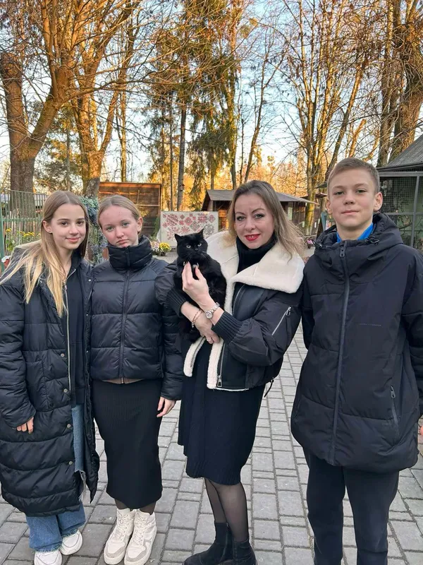 Школярі придбали корм для 60 котиків луцького зоопарку (фото)