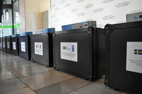 Десять волинських громад отримали «мобільні валізи» (фото)