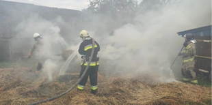 Дитячі пустощі з вогнем: на Любешівщині горіла стіжка з соломою (фото)