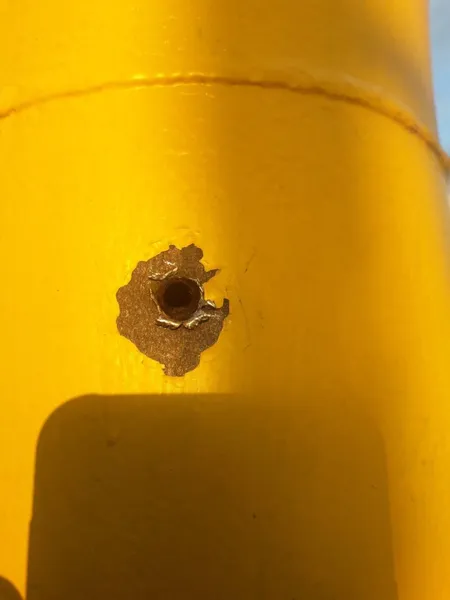 Біля Луцька пошкодили трубу підприємства: стався витік аміаку (фото)