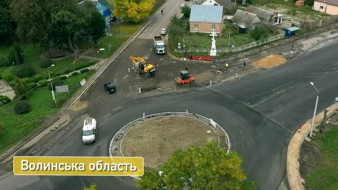 У Голобах завершують ремонтувати дорогу (відео)