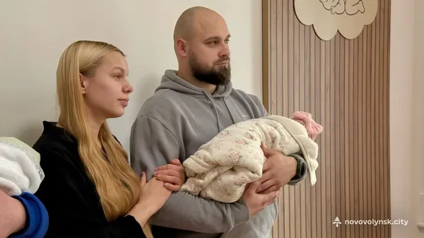 Перші малюки 2026 року: у Нововолинську батьки новонароджених отримали подарунки