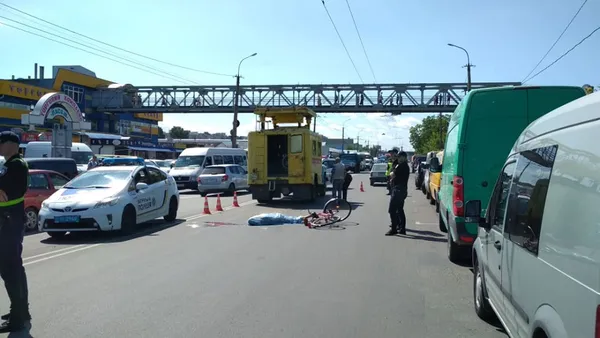 У Луцьку на Конякіна – аварія: загинув велосипедист (фото 18+)