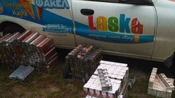 В автомобілі з рекламою "Ласки" знайшли контрабандні сигарети (фото)