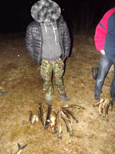 На волинському озері зловили рибалок з гарпунними рушницями (фото)