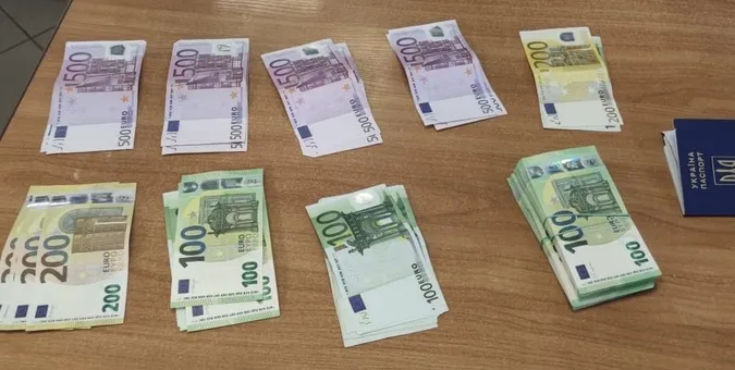 На Волині митники вилучили в українця «зайві» €7300