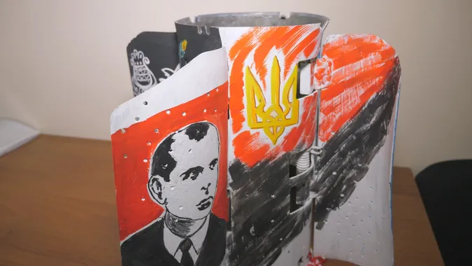 На Волині уламки російських ракет перетворюють на витвори мистецтва (фото, відео)