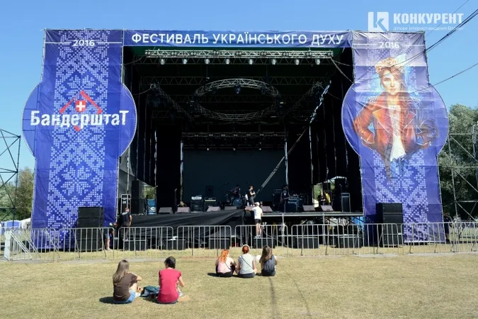 Територію луцького «Бандерштату» огородять 2-метровою сіткою