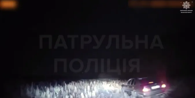 П'яний і без документів: під Луцьком водій на «мерсі» втікав від патрульних (відео)