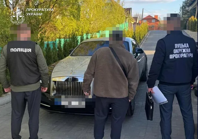 Луцького чиновника, який погорів на хабарі в $30 тис., звільнили з посади