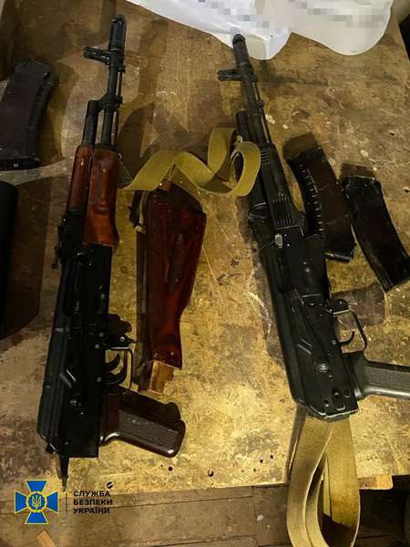 40 тисяч за АК: на Миколаївщині нейтралізували торговців зброєю (фото)