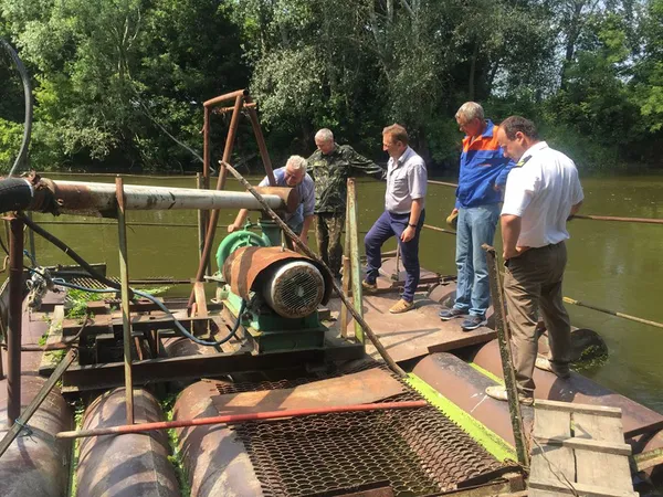 У Луцьку на водозаборі встановили пристрій для захисту риб (фото)