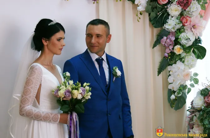 У Рожищі на рушничок щастя стала незвичайна пара