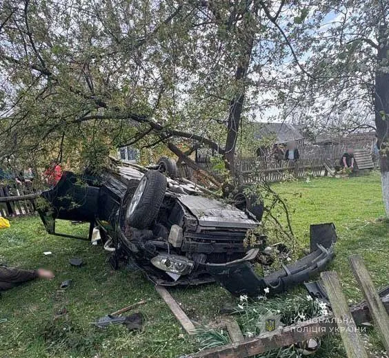 На Камінь-Каширщині п’яний водій Toyota перекинув авто: 18-річний пасажир – у реанімації