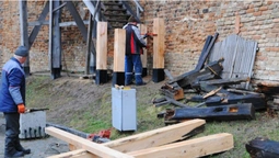 На території Луцького замку ремонтують сходи (фото)