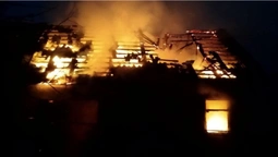 У Нововолинську годину гасили пожежу в господарській будівлі (фото)