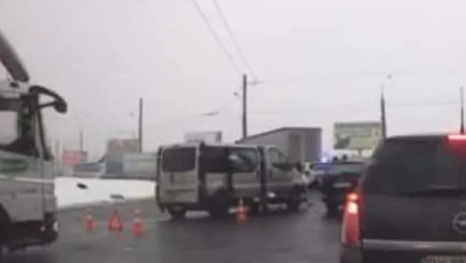 У Луцьку на кільці сталася ДТП за участю двох автомобілів