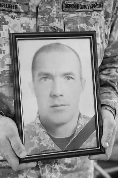 У Луцьку попрощалися із загиблим захисником Андрієм Головачовим (фото)