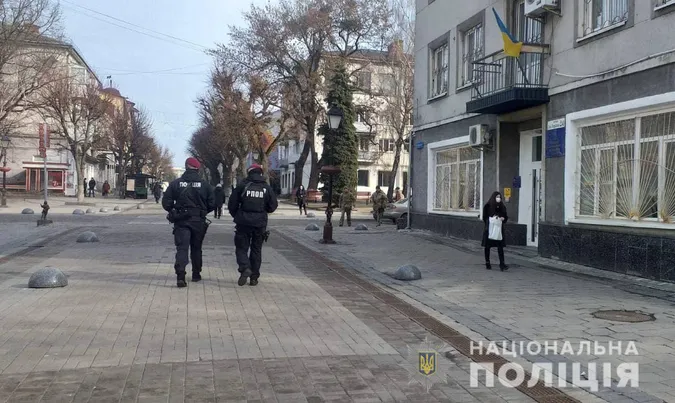 Вулиці Луцька патрулюють бійці спецпідрозділів (фото)