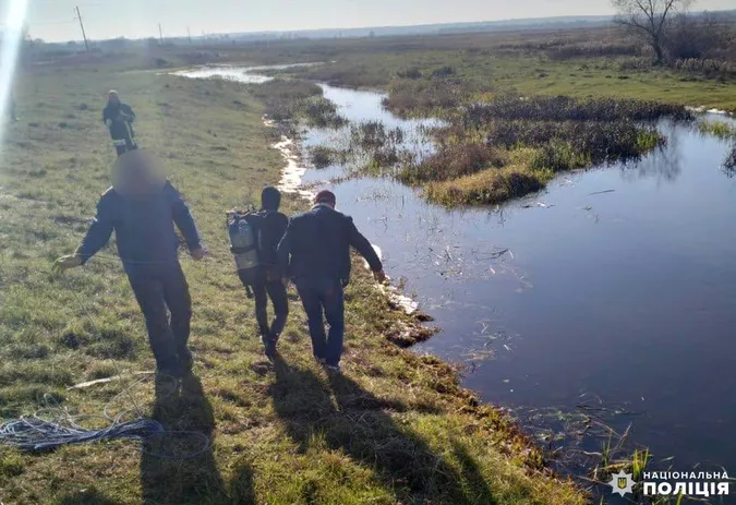 На Рівненщині п'яний водій втопив своє авто разом з родичем (фото)