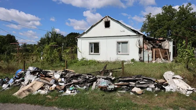 Під Луцьком досі ремонтують будинки, пошкоджені внаслідок атаки РФ 22 червня