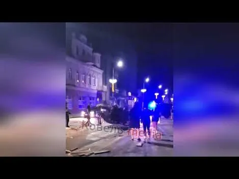 У центрі Ковеля перекинулося авто – водій втік (відео)