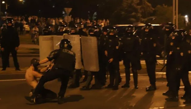 У Білорусі вночі знову тривали протести та сутички з міліцією