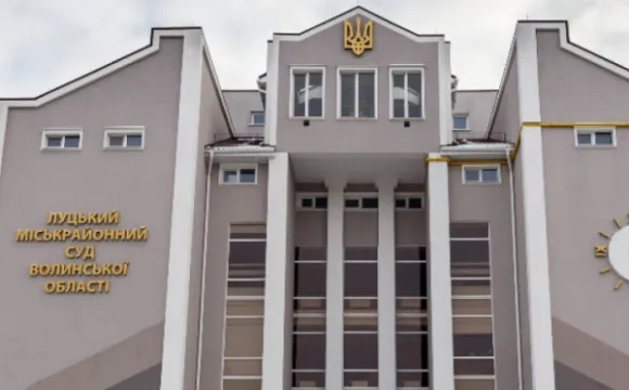 У Луцький міськрайонний суд без маски не пускатимуть