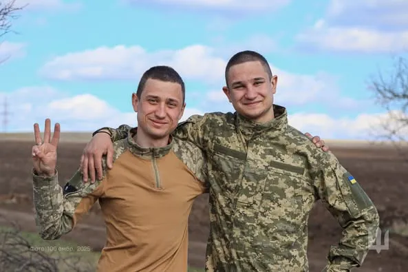 Випускник ЛНТУ з волинської «сотки» з меншим братом «полює» на ворога дронами