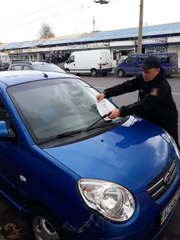 Луцькі муніципали нагадують про штрафи за паркування в неналежному місці