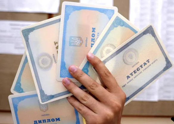 Вступникам дали два дні, щоб подати документи в паперовій формі 