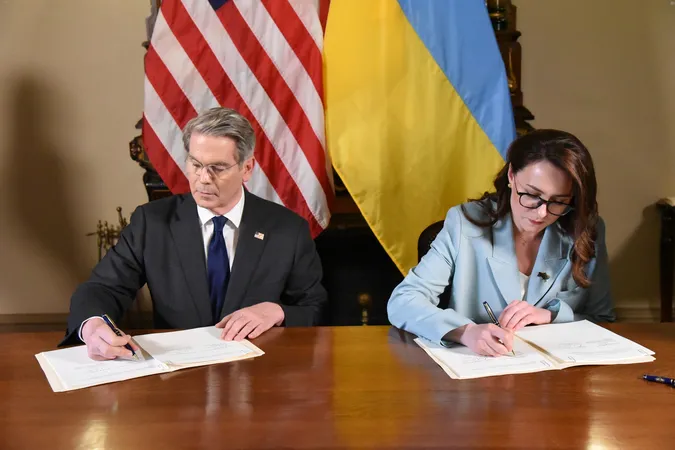 Україна і США підписали угоду про надра: що вона передбачає (фото)