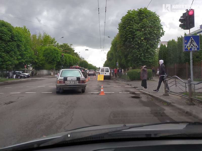 У Луцьку автомобіль Citroen Jumper збив жінку (фото, оновлено)