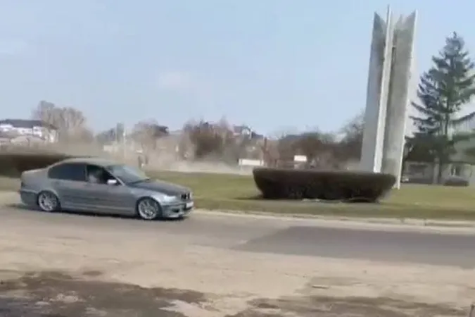 Під Луцьком водій влаштував “дрифт” посеред проїжджої частини