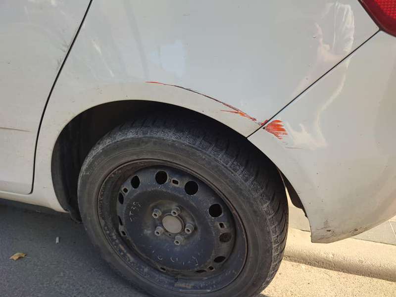 Лучанці пошкодили авто, яке вона залишила на паркінгу біля ринку (фото)