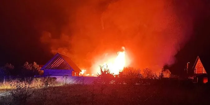 Під Луцьком вночі сталася серйозна пожежа (фото)