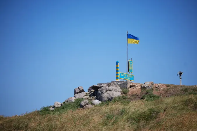 Острів Зміїний захоплений, зв'язок з військовими втрачено - ДПСУ