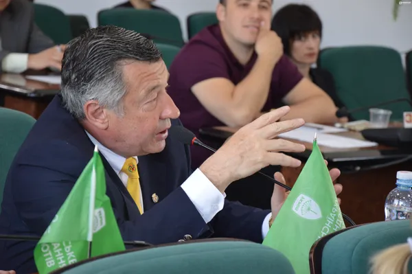 Микола Дендіберін ставить питання Олександру Рачкову