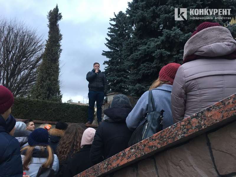 «Пустовіт, виходь!» – студенти протестують під Луцькрадою (фото, оновлюється)