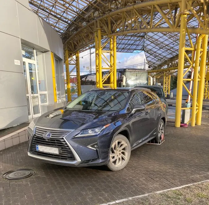 Lexus, який пів року шукали у Німеччині, знайшли на Волині