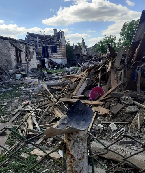 Завали розбирали всім селом: показали руйнування після збиття БПЛА на Волині
