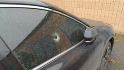 Не надав дорогу: на Кіровоградщині чоловік обстріляв автомобіль (фото)